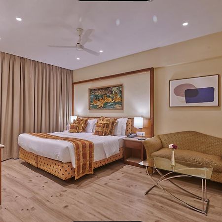 Regent Hotel Andheri Mumbai Bagian luar foto