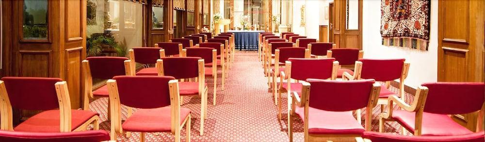 Regent Hotel Andheri Mumbai Bagian luar foto
