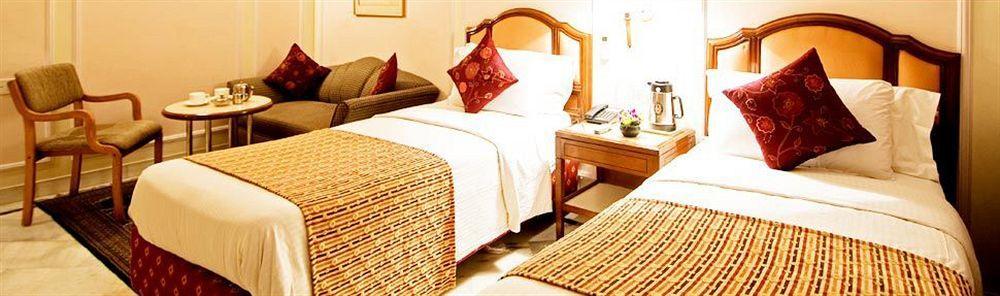 Regent Hotel Andheri Mumbai Bagian luar foto