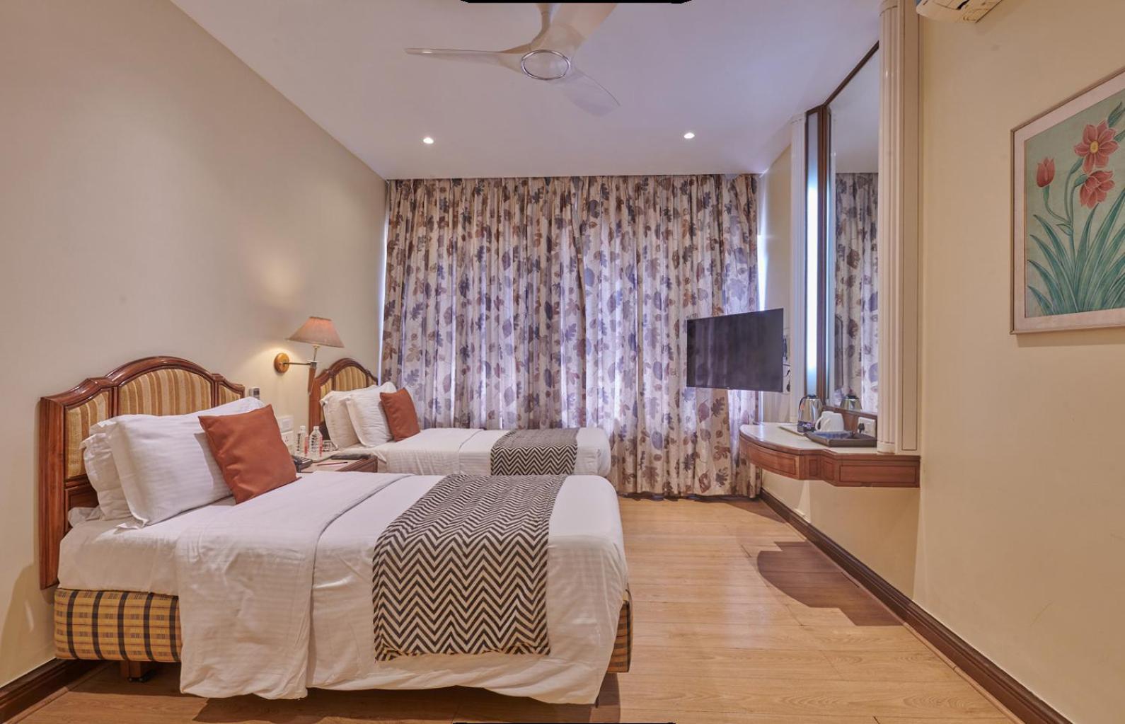 Regent Hotel Andheri Mumbai Bagian luar foto