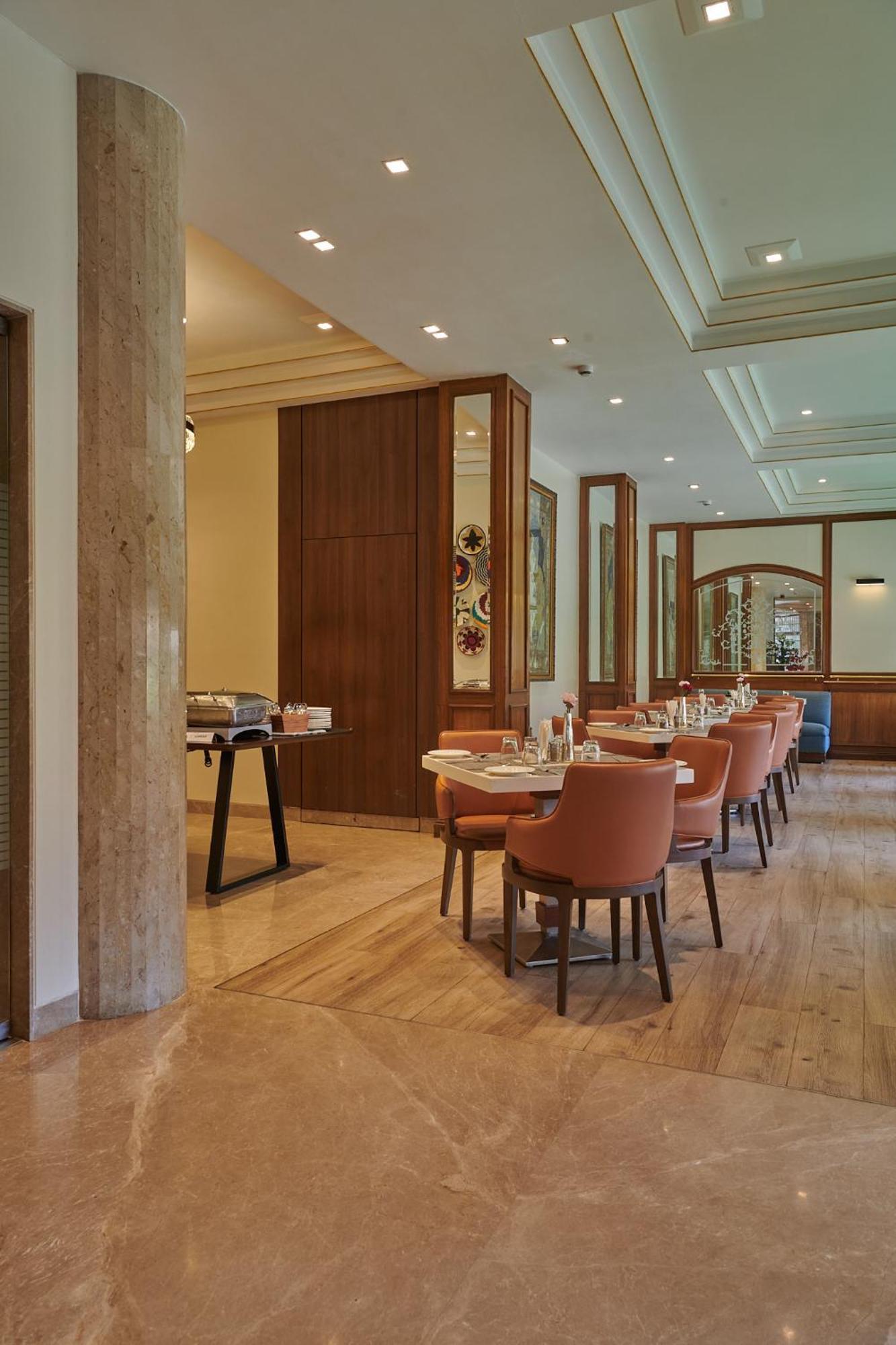 Regent Hotel Andheri Mumbai Bagian luar foto